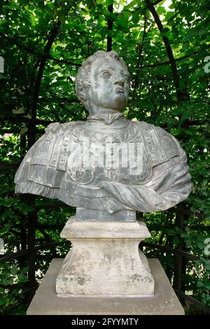 Busto di gaio giulio cesare germanico (caligula); immagini in giardino, giugno 2003.. Foto Stock