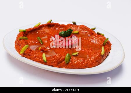 libanese e turco muhammara tuffo noto come mezze in un piastra Foto Stock
