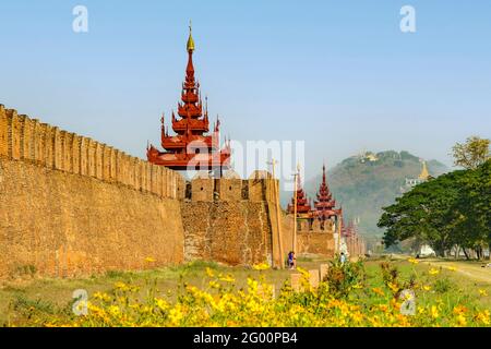 Palace City Wall, Mandalay Myanmar Foto Stock