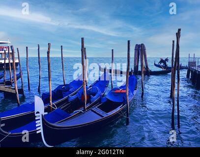 Le gondole del Canal Grande a Venezia Italia Foto Stock