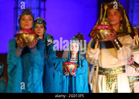 Cairo, Egitto. 29 maggio 2021. Gli artisti suonano l'opera Aida al Cairo Opera House al Cairo, Egitto, 29 maggio 2021. PER ANDARE CON 'Feature: Cairo Opera House Wows pubblico con la famosa opera di Verdi Aida' Credit: Ahmed Gomaa/Xinhua/Alamy Live News Foto Stock