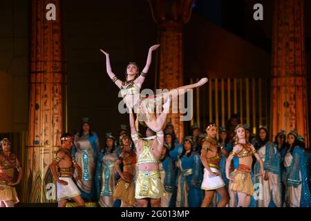 Cairo, Egitto. 29 maggio 2021. Gli artisti suonano l'opera Aida al Cairo Opera House al Cairo, Egitto, 29 maggio 2021. PER ANDARE CON 'Feature: Cairo Opera House Wows pubblico con la famosa opera di Verdi Aida' Credit: Ahmed Gomaa/Xinhua/Alamy Live News Foto Stock