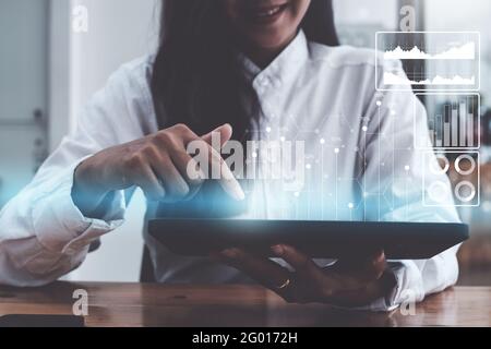 Fund Investor analisi del report del mercato azionario creazione di un dashboard finanziario di audit con Business Intelligence BI. Concetto FinTech. Foto Stock