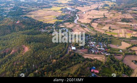 Vista aerea della città di Pai. PAI è una piccola città della provincia di Mae Hong Son, nel nord della Thailandia Foto Stock