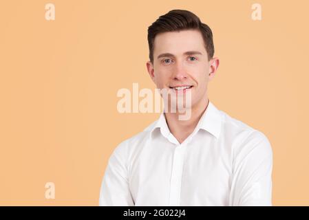 Uomo d'affari, professionista, primo piano ritratto isolato su bianco Foto Stock
