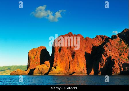 FRANCIA. CORSE DU SUD (2A) LA RESERVE NATURELLE DE SCANDOLA LA PUNTA PALAZZU ET SES COULEES DE RHYOLITES Foto Stock