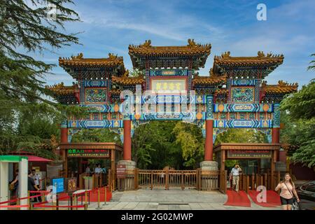 Ingresso esterno al Tempio lama, Pechino, Cina Foto Stock