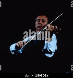 HENRYK SZERYNG, violinista polnisch-mexikanischer, Komponist, an der VIOLINE circa 1978. Henryk Szeryng, violinista e compositore polacco-messicano, sul violino, 1978. Foto Stock