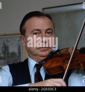 HENRYK SZERYNG, violinista polnisch-mexikanischer, Komponist, an der VIOLINE circa 1978. Henryk Szeryng, violinista e compositore polacco-messicano, sul violino, 1978. Foto Stock
