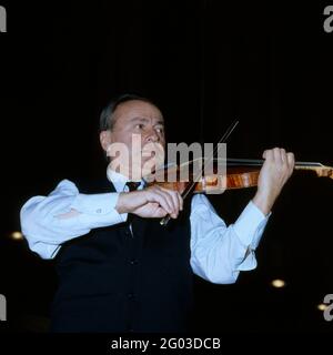 HENRYK SZERYNG, violinista polnisch-mexikanischer, Komponist, an der VIOLINE circa 1978. Henryk Szeryng, violinista e compositore polacco-messicano, sul violino, 1978. Foto Stock