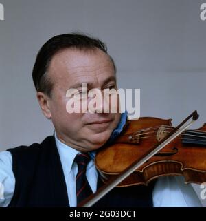 HENRYK SZERYNG, violinista polnisch-mexikanischer, Komponist, an der VIOLINE circa 1978. Henryk Szeryng, violinista e compositore polacco-messicano, sul violino, 1978. Foto Stock