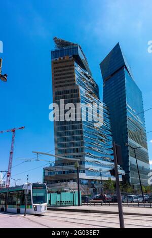 Parigi, Francia, nuova costruzione, architettura moderna, edifici intelligenti, Les Tours Duo, architetto: l'atelier Jean Nouvel, edificio per uffici verdi, torri, architettura e cambiamenti climatici Foto Stock