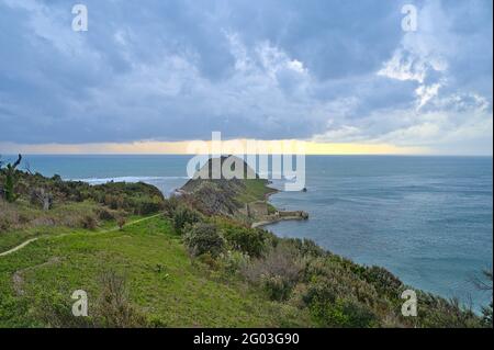 Kepi i Rodonit nel nord-ovest dell'Albania in una giornata nuvolosa Foto Stock