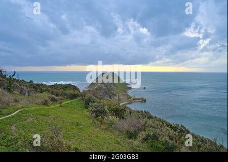 Kepi i Rodonit nel nord-ovest dell'Albania in una giornata nuvolosa Foto Stock