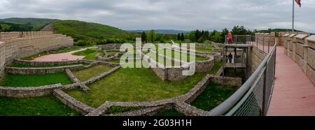 Resti della fortezza medievale di Krakra vicino a Pernik, Bulgaria, UE. Foto Stock