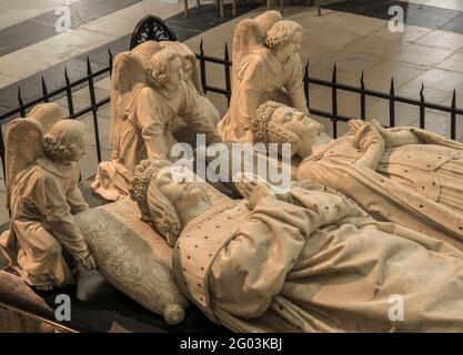 FRANCIA - LOIRE ATLANTIQUE (44) - NANTES - CENTRO STORICO : GISANTS DELLA CATTEDRALE DI SAINT PIERRE E SAINT PAUL. TOMBA DI FRANCESCO II, DUCA DI BRETAGNA Foto Stock