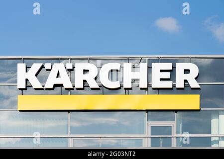 Logo Karcher sull'edificio degli uffici situato a Vilnius, Lituania - 16 maggio 2021. Karcher è un'azienda di attrezzature per la pulizia Foto Stock