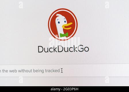 31-05-2021 Amburgo, Germania: Vista ravvicinata della homepage del motore di ricerca DuckDuckGo nella finestra del browser sul monitor del computer Foto Stock