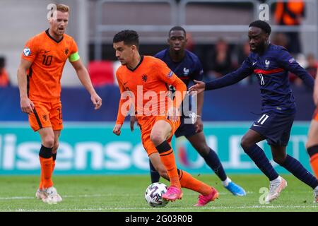 BOEDAPEST, UNGHERIA - MAGGIO 31: Abderrahman Harroui dei Paesi Bassi U21 e Jonathan Ikone di Francia U21 durante la partita dei quarti di finale del Campionato europeo Under-21 UEFA 2021 tra Olanda U21 e Francia U21 alla Boszik Arena il 31 maggio 2021 a Boedapest, Ungheria (Foto di Istvan Derencsenyi/Orange Pictures) Foto Stock