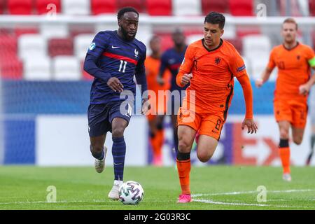 BOEDAPEST, UNGHERIA - MAGGIO 31: Jonathan Ikone di Francia U21 battaglie per possesso con l'Abderrahman Harroui dei Paesi Bassi U21 durante la partita UEFA 2021 European Under-21 Championship Quarter-Finals tra Olanda U21 e Francia U21 alla Boszik Arena il 31 maggio 2021 a Boedapest, Ungheria (Foto di Istvan Derencsenyi/Orange Pictures) Foto Stock