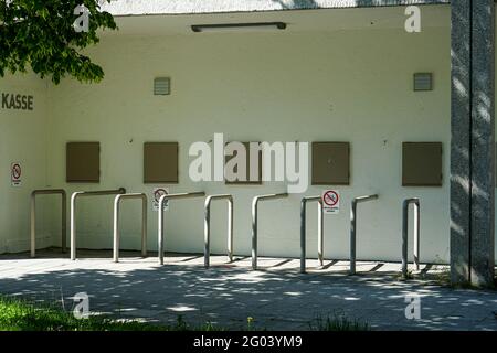 Lo stadio comunale di Grünwalder Straße, costruito nel 1911, oggi è utilizzato dal TSV 1860 München, la seconda squadra del FC Bayern München. Foto Stock