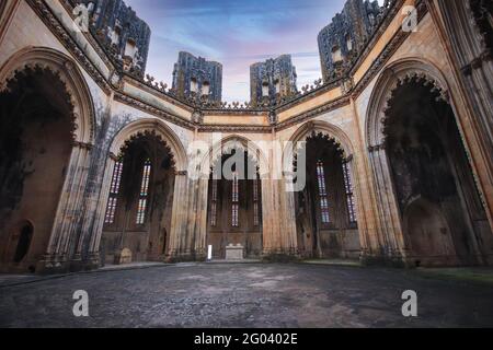 Antiche cappelle medievali. Cappelle imperfette Monastero di Batalha in Portogallo Foto Stock