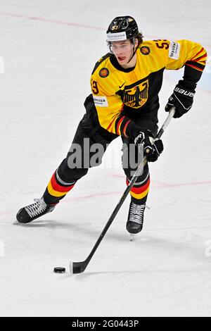 Moritz Seider (GER) in azione durante il Campionato del mondo di hockey su ghiaccio IIHF 2021, partita del gruppo B Germania contro Finlandia, giocato a riga, Lettonia, il 29 maggio, Foto Stock