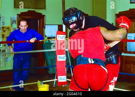 Mike Tyson si allenava nella palestra di Cus D'Amato a Catskill, NY nel 1986. Foto Stock