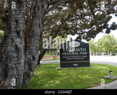 Santa Ana, California, USA 29 maggio 2021 UNA vista generale dell'atmosfera del Fairhaven Memorial Park a Santa Ana, California, USA. Foto di Barry King/Alamy Stock foto Foto Stock