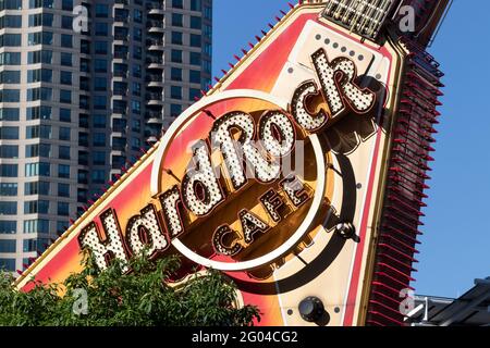 Chicago - Circa Maggio 2021: L'Hard Rock Cafe Downtown. L'Hard Rock Cafe è stato fondato a Londra nel 1971. Foto Stock