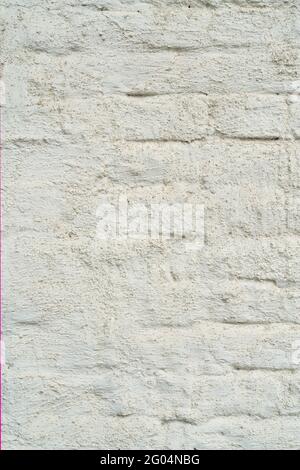 Superficie ruvida di una tessitura di intonaco bianco, il muro di una vecchia casa Foto Stock