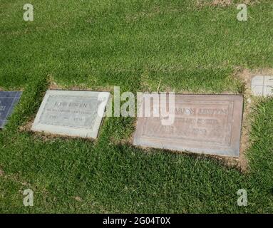 Corona del Mar, California, USA 29 maggio 2021 UNA visione generale dell'atmosfera della tomba del produttore Louis Lewyn e dell'attrice moglie Marion Mack's grave al Pacific View Memorial Park al 3500 Pacific View Drive a Corona del Mar, California, USA. Foto di Barry King/Alamy Stock foto Foto Stock