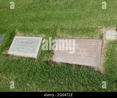 Corona del Mar, California, USA 29 maggio 2021 UNA visione generale dell'atmosfera della tomba del produttore Louis Lewyn e dell'attrice moglie Marion Mack's grave al Pacific View Memorial Park al 3500 Pacific View Drive a Corona del Mar, California, USA. Foto di Barry King/Alamy Stock foto Foto Stock