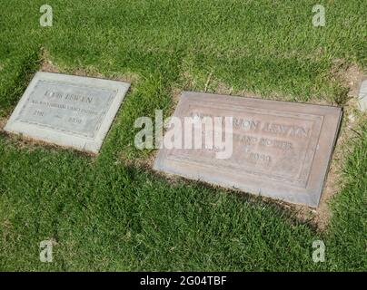 Corona del Mar, California, USA 29 maggio 2021 UNA visione generale dell'atmosfera della tomba del produttore Louis Lewyn e dell'attrice moglie Marion Mack's grave al Pacific View Memorial Park al 3500 Pacific View Drive a Corona del Mar, California, USA. Foto di Barry King/Alamy Stock foto Foto Stock