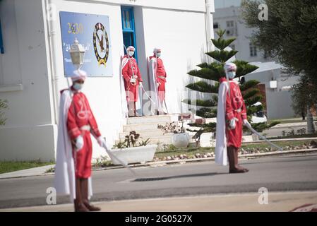 Reportage: Le truppe tunisine di guardia d'onore preparano per l'arrivo del Segretario della Difesa Dr. Mark T. Esper Tunis, Tunisia, 30 settembre 2020. Foto Stock