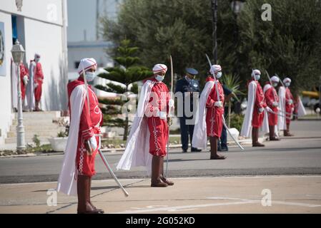 Reportage: Le truppe tunisine di guardia d'onore preparano per l'arrivo del Segretario della Difesa Dr. Mark T. Esper Tunis, Tunisia, 30 settembre 2020. Foto Stock