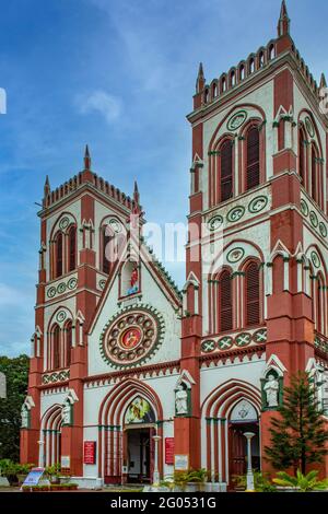 Basilica del Sacro Cuore di Gesù, Pondicherry, Tamil Nadu, India Foto Stock