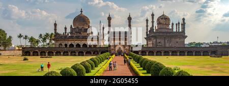 Mausoleo di Ibrahim Rouza, Vijayapura Panorama, Karnataka, India Foto Stock