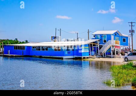 Billy's Seafood è raffigurato sul fiume Bon Secour a Bon Secour, Alabama. Billy's fornisce pesce fresco ai clienti all'ingrosso e al dettaglio. Foto Stock