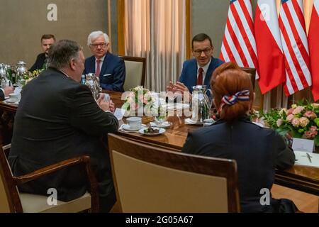 Il Segretario di Stato Michael R. Pompeo incontra il primo Ministro polacco Mateusz Morawiecki, a Varsavia, Polonia, il 15 agosto 2020 Foto Stock