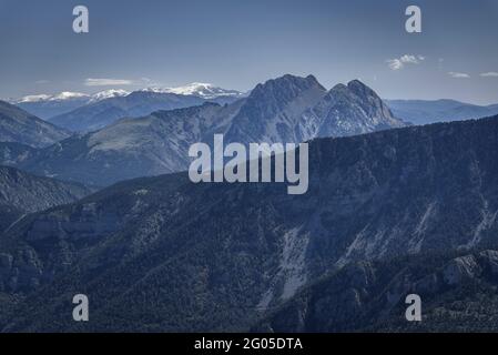 Vista dalla cima del Tossal de l'Estivella, nella catena del Port del Comte (Catalogna, Spagna, Pirenei) Foto Stock