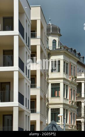 Lipsia, Germania. 05 maggio 2021. Un divario tra gli edifici di Lipsia è in fase di chiusura con un nuovo edificio come casa ad angolo direttamente accanto a un vecchio edificio storico Gründerzeit su una strada principale. Credit: Volkmar Heinz/dpa-Zentralbild/ZB/dpa/Alamy Live News Foto Stock