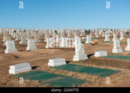 I cimiteri Est e Ovest, Mongolia, sono stati eseguiti dal "New Mind Group LLC". Questi possono essere visti mentre si viaggia sulla Ferrovia della Trans Siberia. Foto Stock