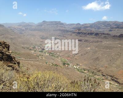 GRAN CANARIA, SPAGNA - 17 maggio 2014: Una foto di una valle di Gran Canaria scattata dalla cima della montagna Foto Stock