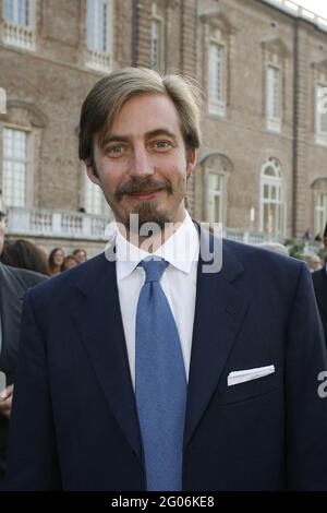 Il principe Amedeo, figlio del duca d'Aosta Principe Aimone, duca di Puglia (Aimone di Savoia-Aosta), partecipa alla cerimonia di apertura del Palazzo la Venaria reale a Torino, il 12 ottobre 2007. Dopo 10 anni di lavori di restauro, il più antico palazzo la Venaria reale, costruito nel XVII e XVIII secolo dalla famiglia Savoia, ha aperto alla visita del pubblico. L'edificio rappresenta un esempio della più magnifica architettura barocca e arte. Foto di Marco Piovanotto/ABACAPRESS.COM Foto Stock