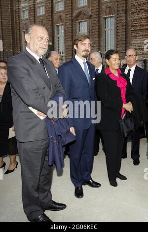 Il principe Amedeo, duca d'Aosta con la moglie Silvia Paternò di Spedalotto e il figlio Principe Aimone, duca di Puglia (Aimone di Savoia-Aosta) che partecipa alla cerimonia di apertura del Palazzo la Venaria reale a Torino, il 12 ottobre 2007. Dopo 10 anni di lavori di restauro, il più antico palazzo la Venaria reale, costruito nel XVII e XVIII secolo dalla famiglia Savoia, ha aperto alla visita del pubblico. L'edificio rappresenta un esempio della più magnifica architettura barocca e arte. Foto di Marco Piovanotto/ABACAPRESS.COM Foto Stock