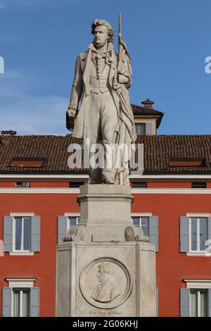 Modena, Italia, 2021 giugno, statua di Ciro Menotti, patriota del Risorgimento italiano in Piazza Roma Foto Stock