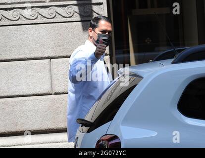 Milano, Marco Borriello shopping nel centro Marco Borriello si permette un po' di shopping nelle vie del quadrilatero. Foto Stock