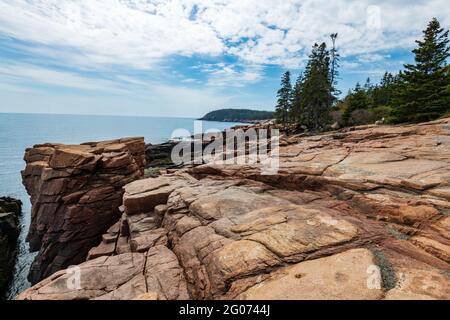 Thunder Hole e vista dell'Oceano Atlantico nel Parco Nazionale di Acadia Foto Stock