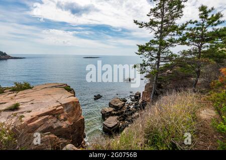 Thunder Hole e vista dell'Oceano Atlantico nel Parco Nazionale di Acadia Foto Stock